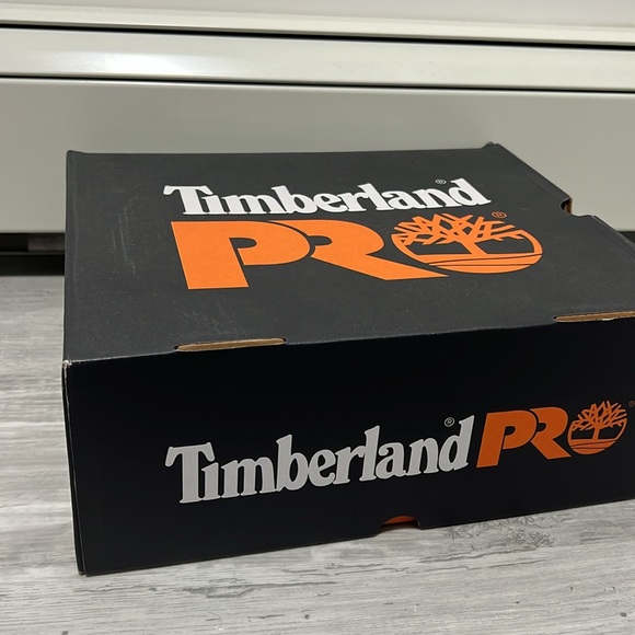 NEW Timberland Woman’s TiTan 6” Alloy Toe Work Boot size 8.5 - Picture 3 of 5